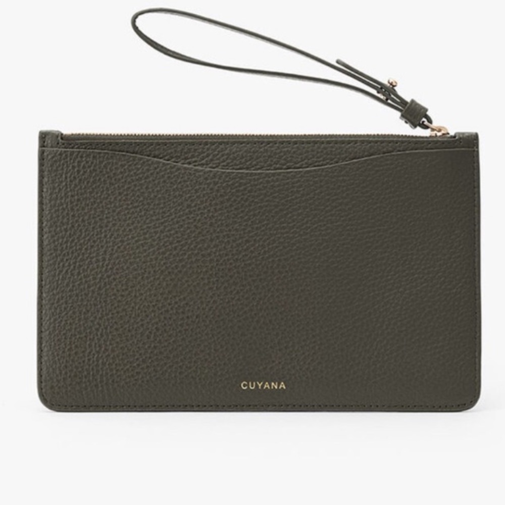 Cuyana Wristlet in Olive